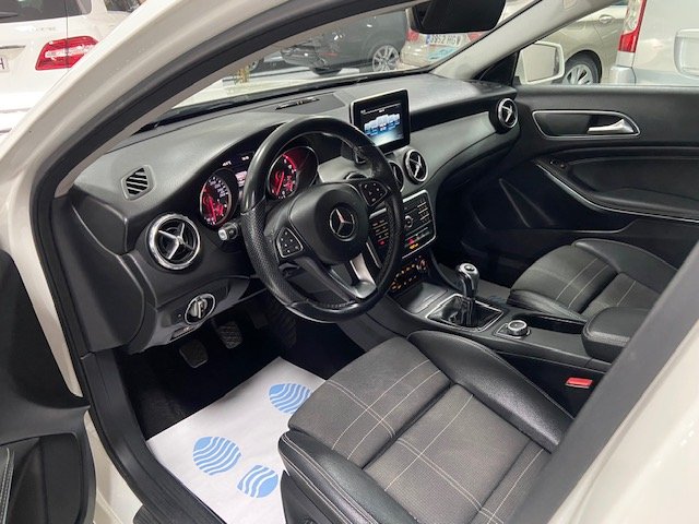 MERCEDES-BENZ GLA 200 CDI