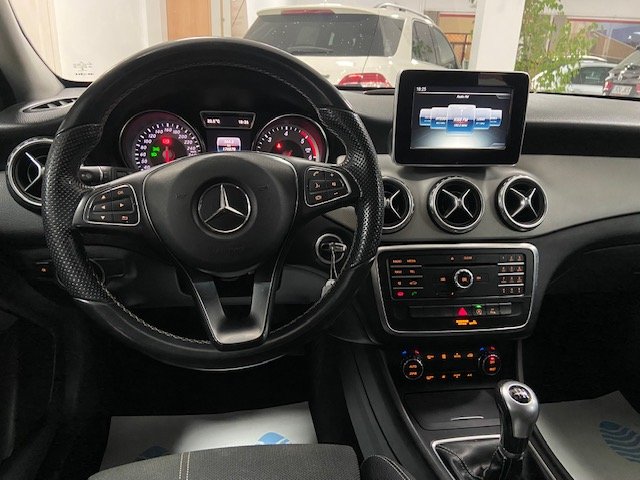 MERCEDES-BENZ GLA 200 CDI