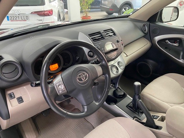 TOYOTA RAV4 2.0 4X4