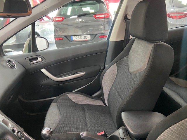 PEUGEOT 308 1.6