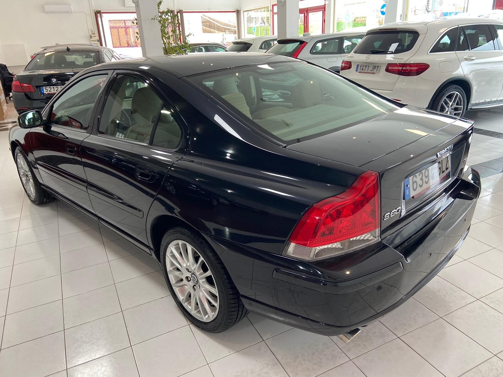 VOLVO S60 2.4 D5 MOMENTUM