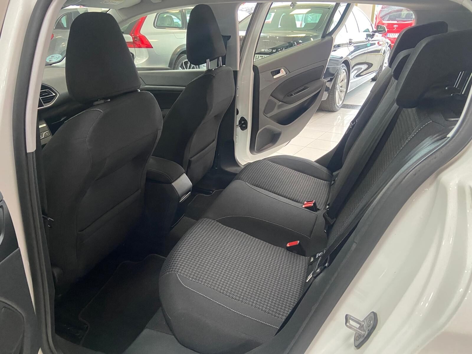 PEUGEOT 308 1.5 HDI AUTOMATICO