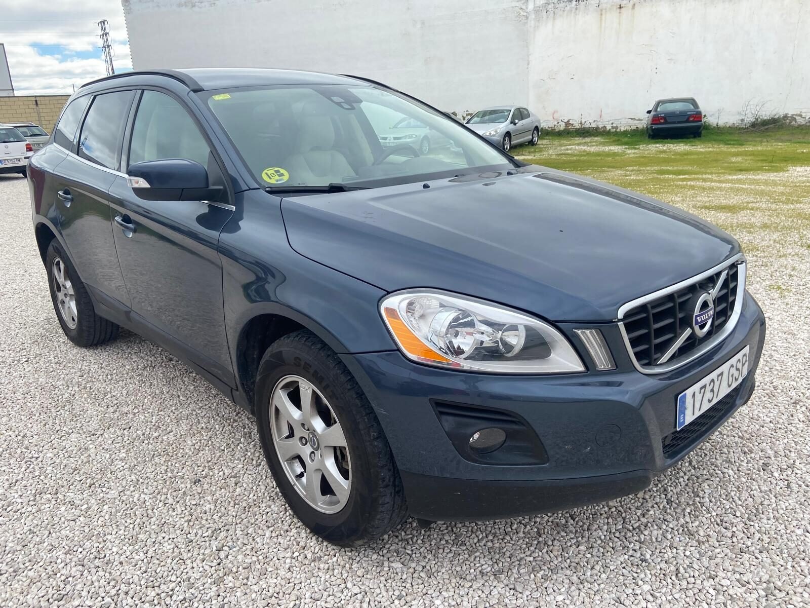 VOLVO XC60 2.4 D5 MOMENTUM AWD