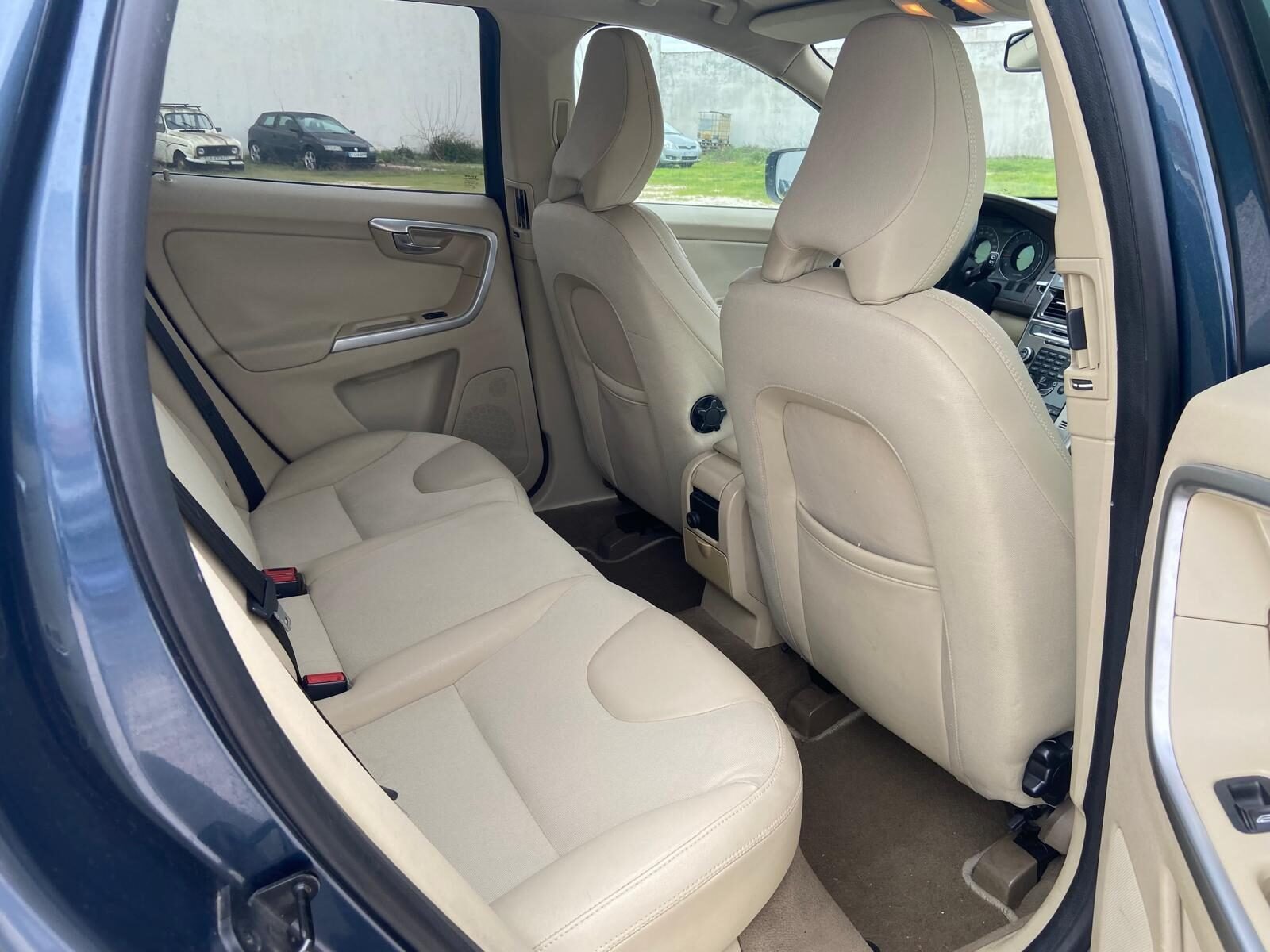 VOLVO XC60 2.4 D5 MOMENTUM AWD