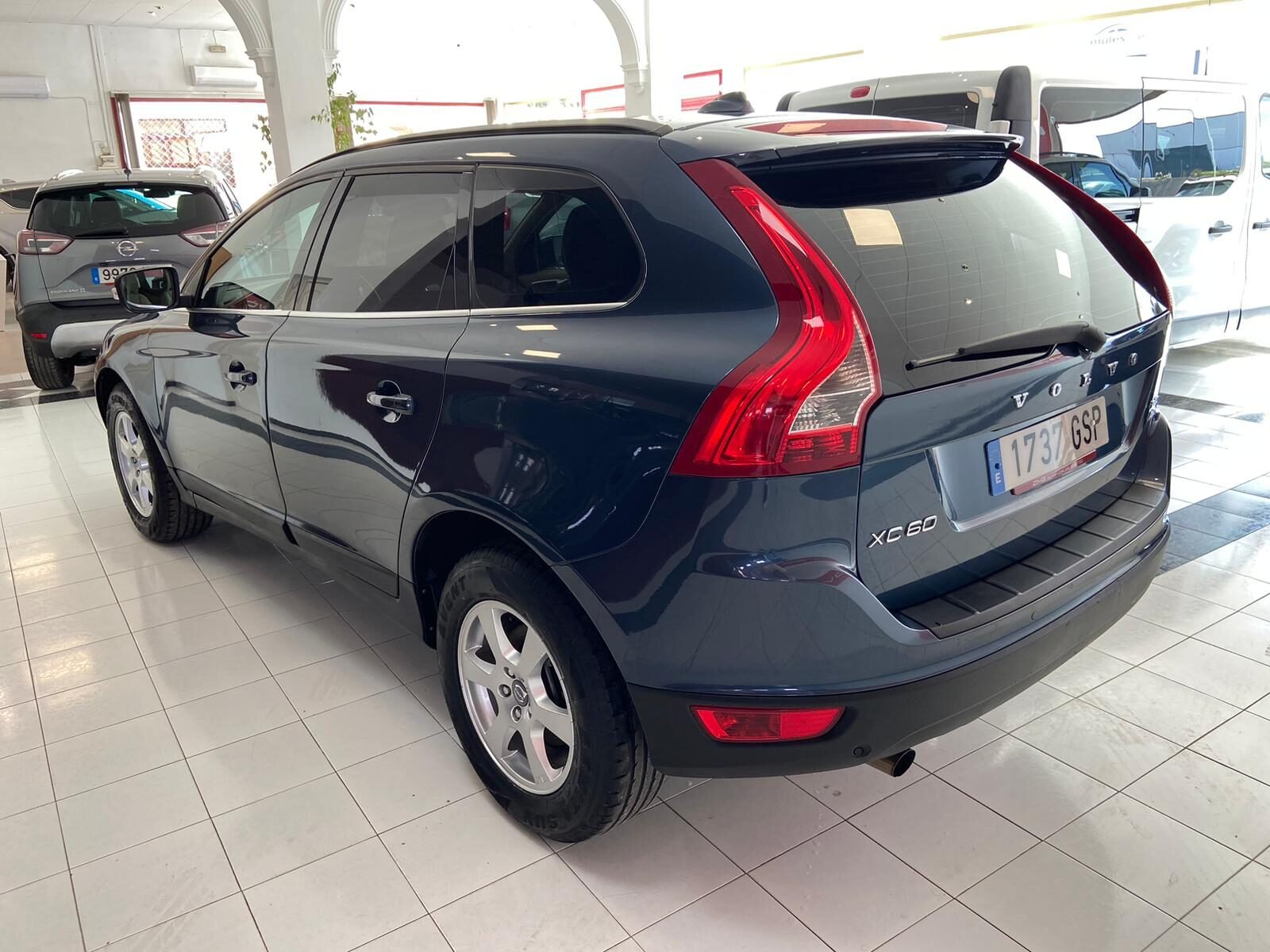VOLVO XC60 2.4D MOMENTUM AWD