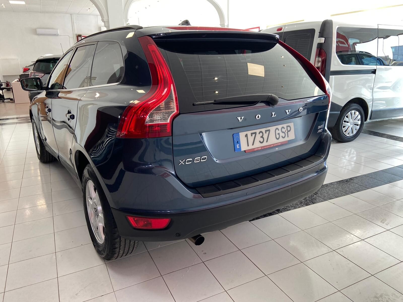 VOLVO XC60 2.4D MOMENTUM AWD