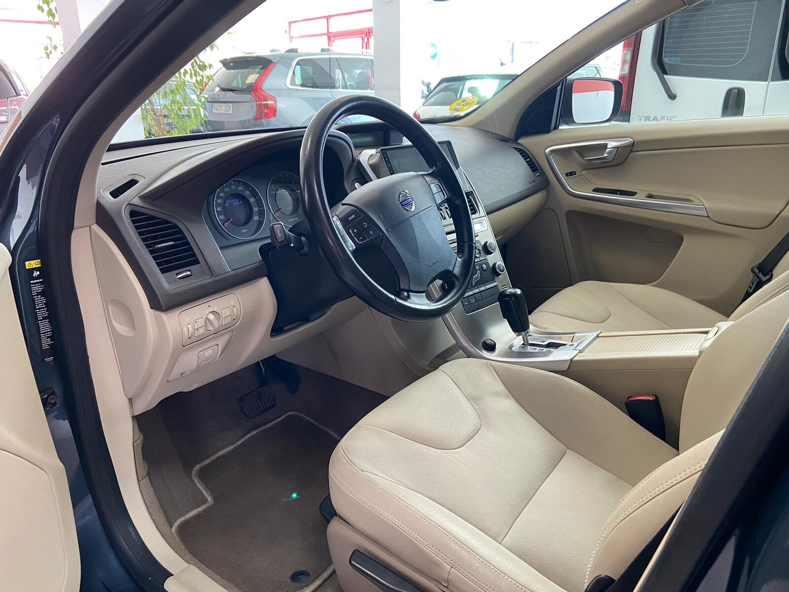 VOLVO XC60 2.4D MOMENTUM AWD