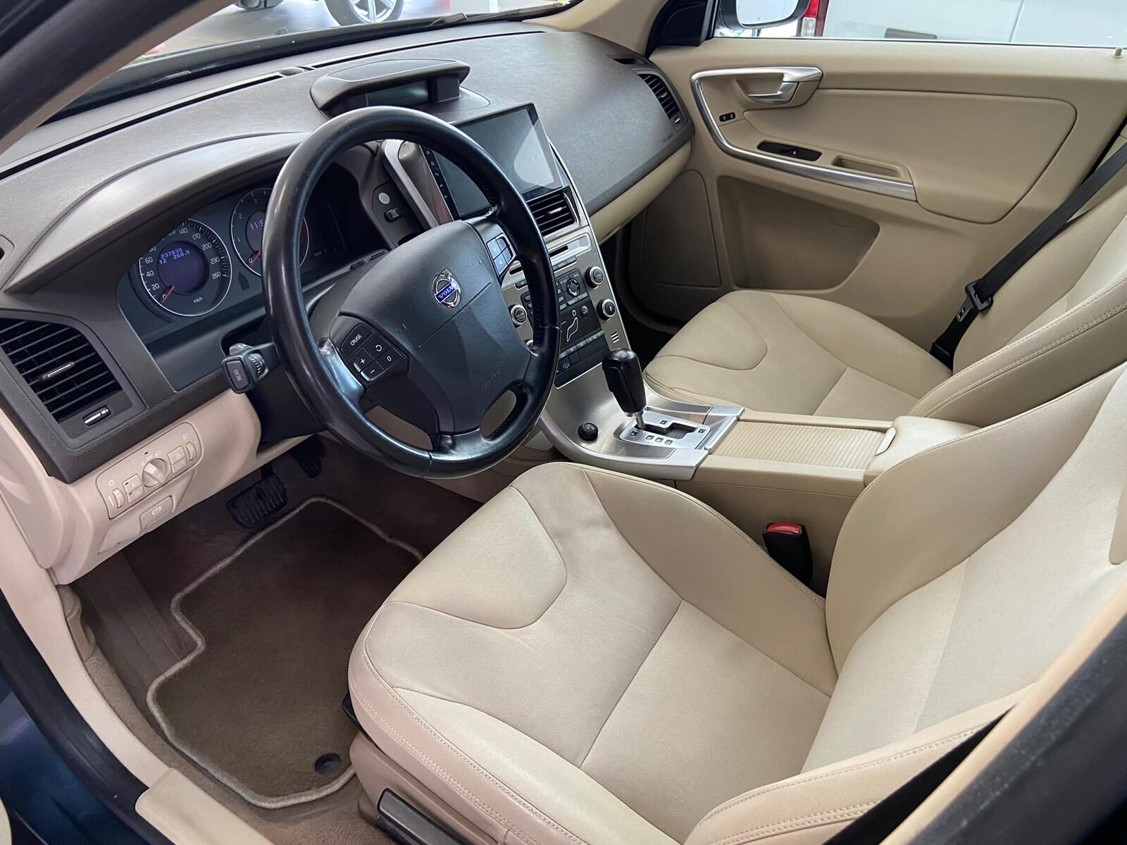 VOLVO XC60 2.4D MOMENTUM AWD