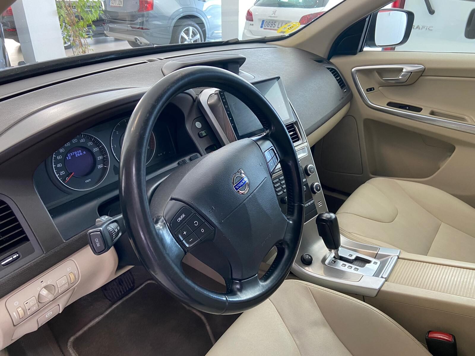 VOLVO XC60 2.4D MOMENTUM AWD