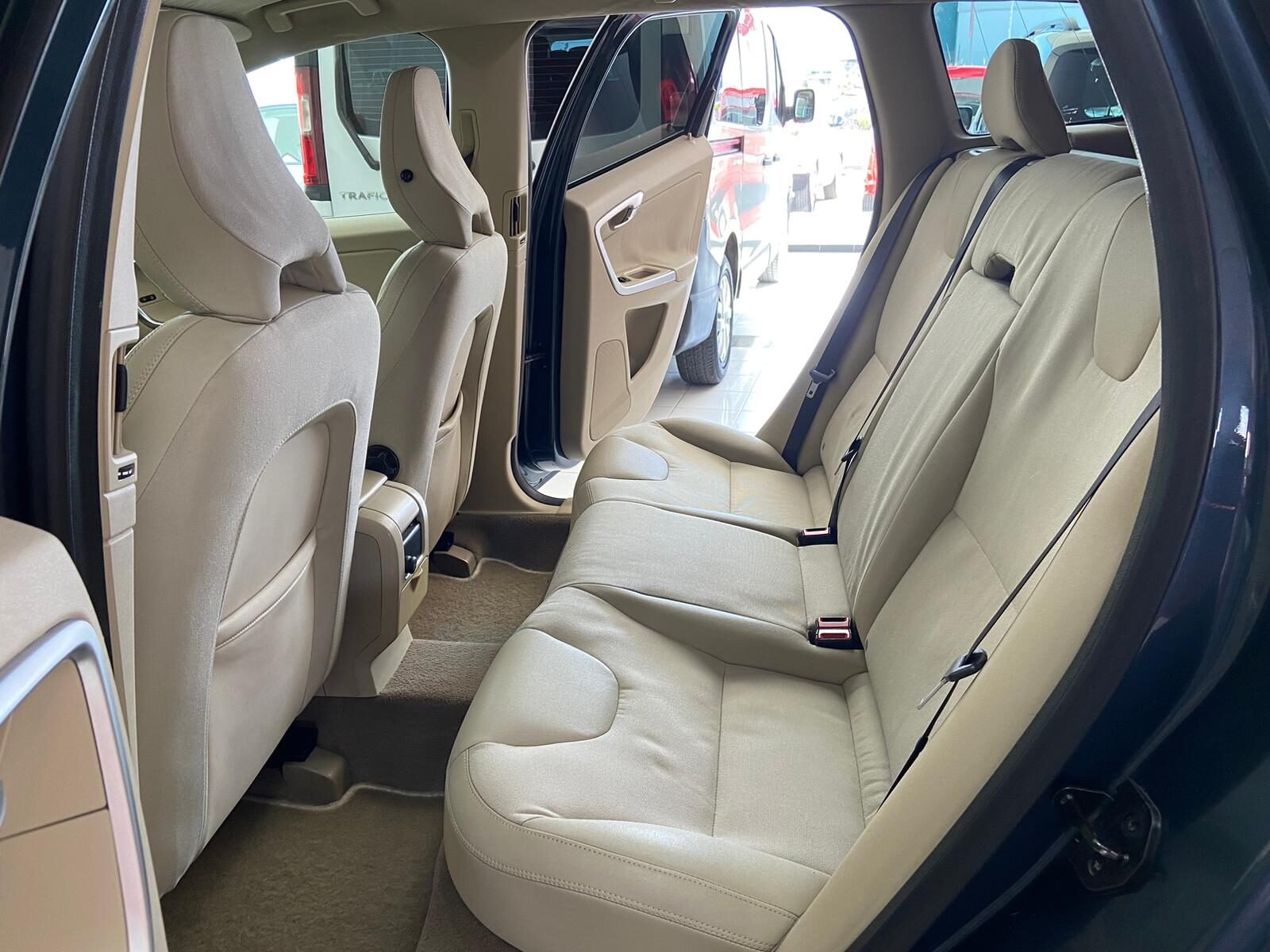 VOLVO XC60 2.4D MOMENTUM AWD