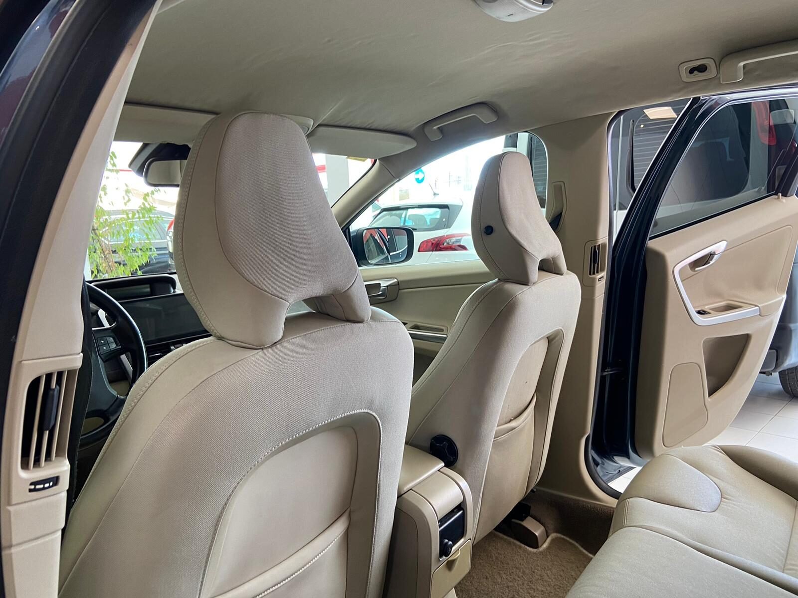 VOLVO XC60 2.4D MOMENTUM AWD