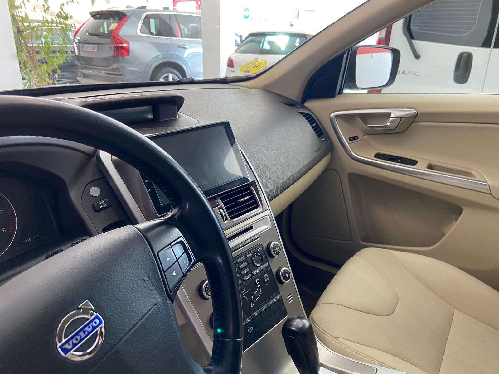 VOLVO XC60 2.4D MOMENTUM AWD