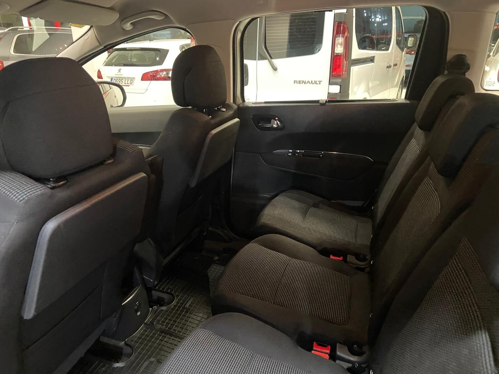 PEUGEOT 5008 2.0 HDI 7 PLAZAS