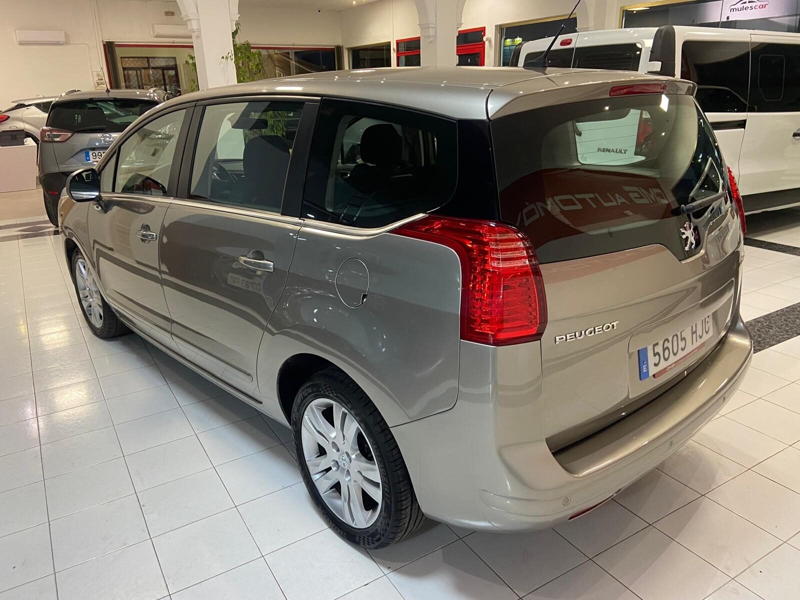 PEUGEOT 5008 2.0 HDI 7 PLAZAS