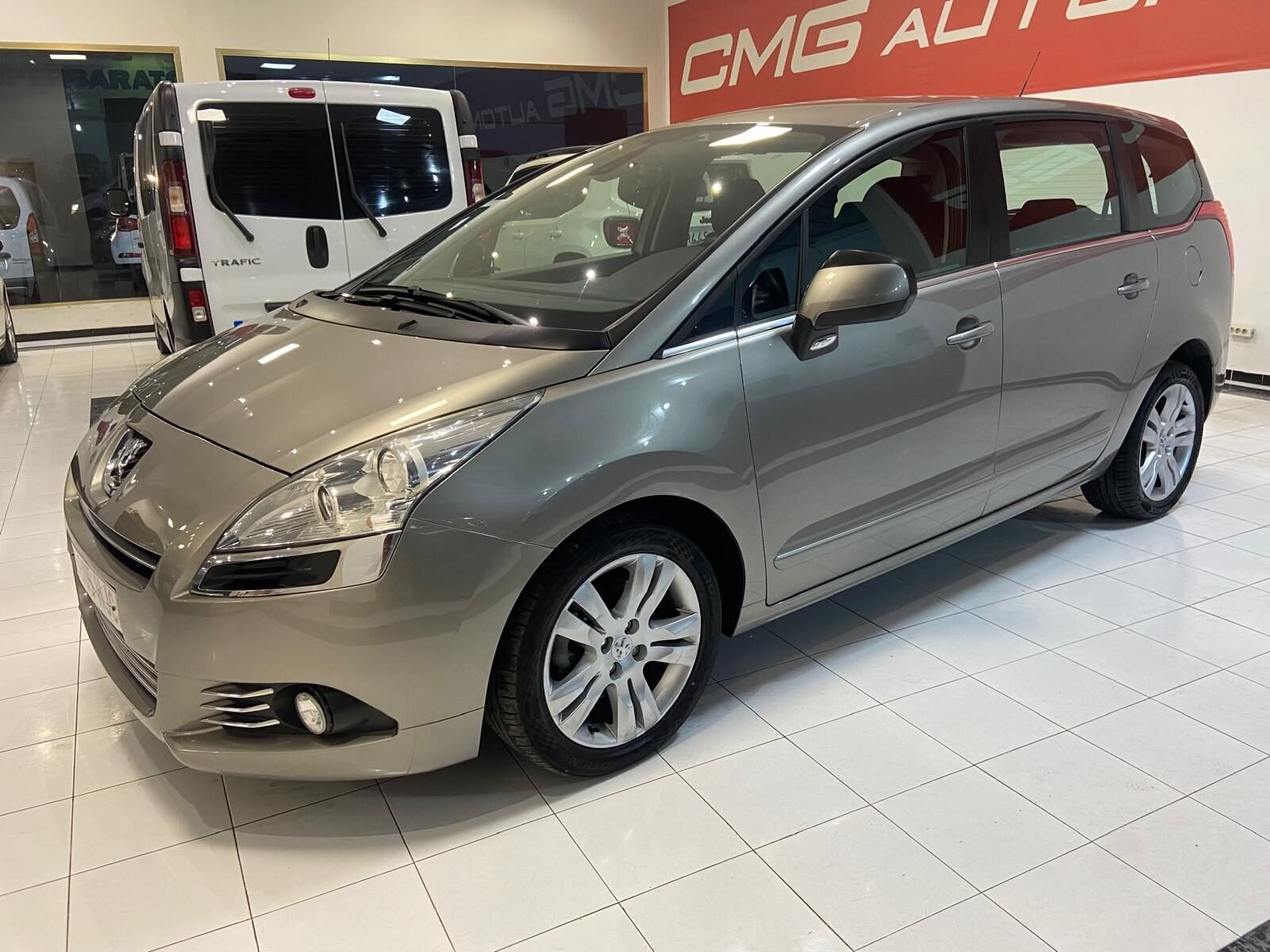 PEUGEOT 5008 2.0 HDI 7 PLAZAS