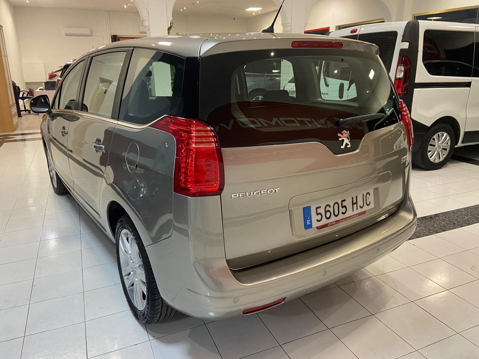 PEUGEOT 5008 2.0 HDI 7 PLAZAS
