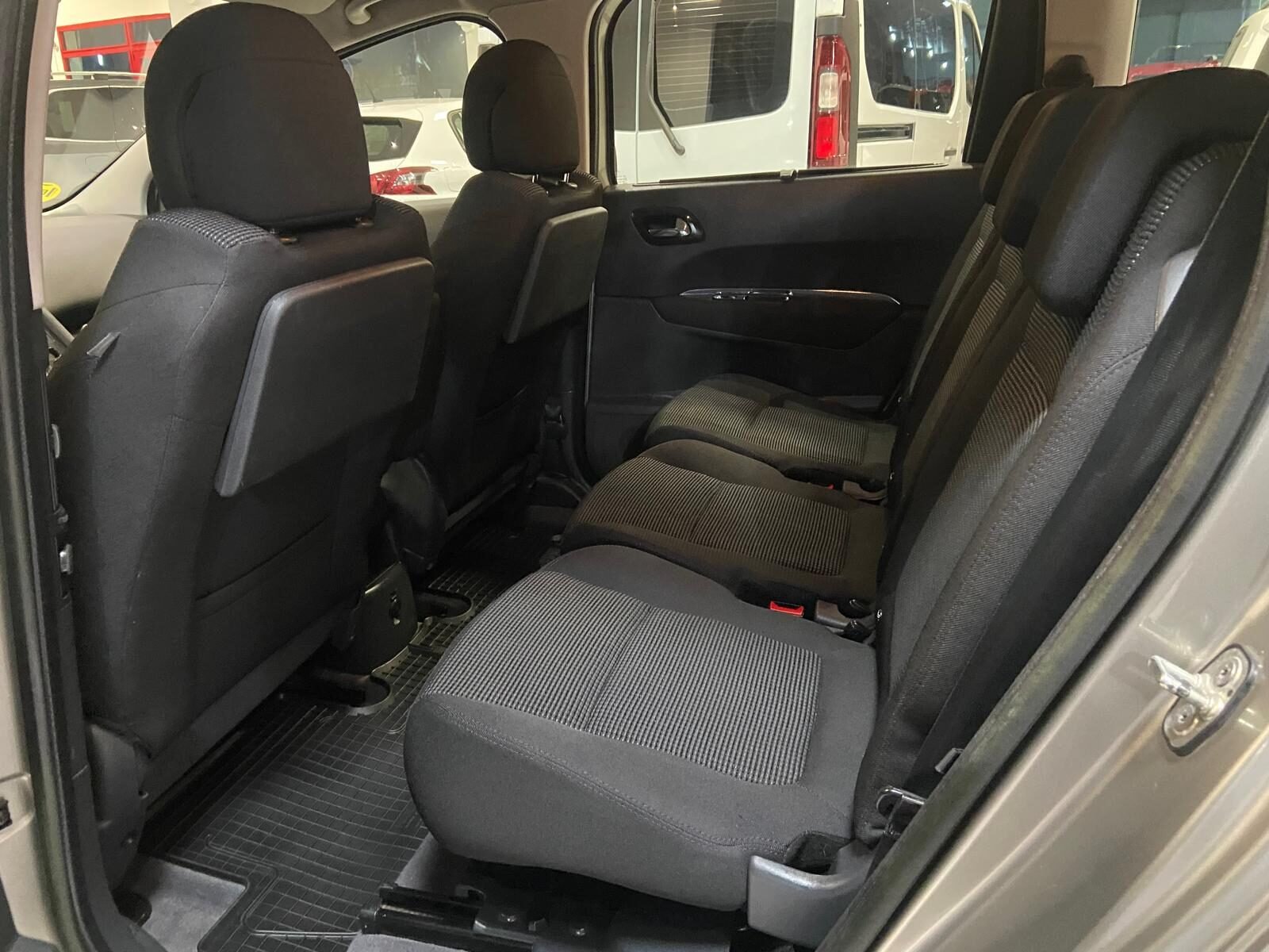 PEUGEOT 5008 2.0 HDI 7 PLAZAS