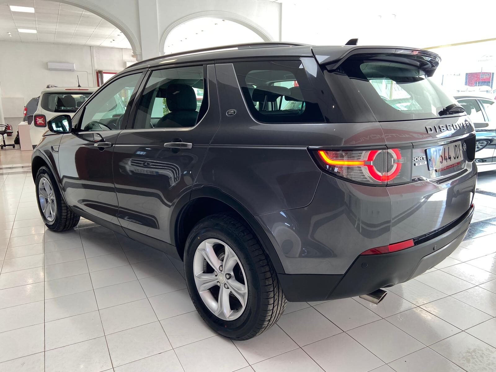 LAND-ROVER DISCOVERY SPORT 2.2 TD4 SE AWD