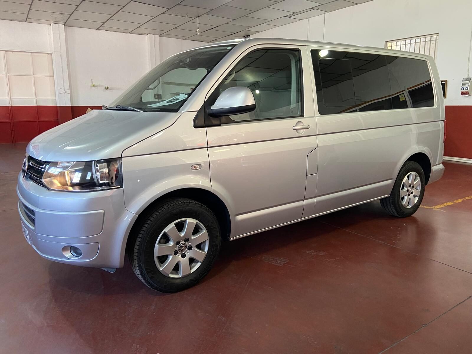 VOLKSWAGEN CARAVELLE 2.0 TDI 9 PLAZAS