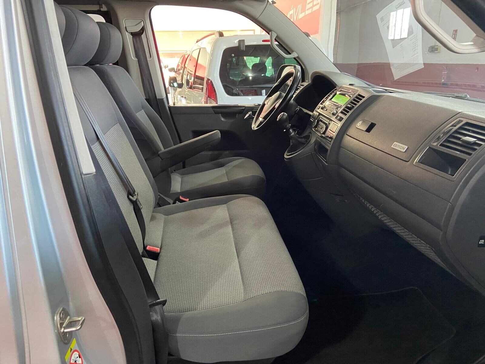 VOLKSWAGEN CARAVELLE 2.0 TDI 9 PLAZAS
