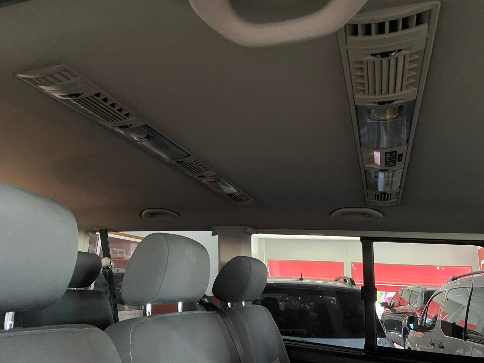 VOLKSWAGEN CARAVELLE 2.0 TDI 9 PLAZAS