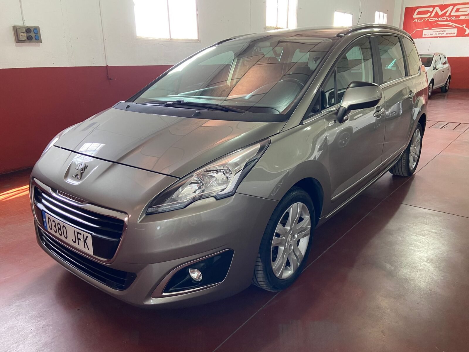 PEUGEOT 5008 1.6 HDI STYLE 7 PLAZAS