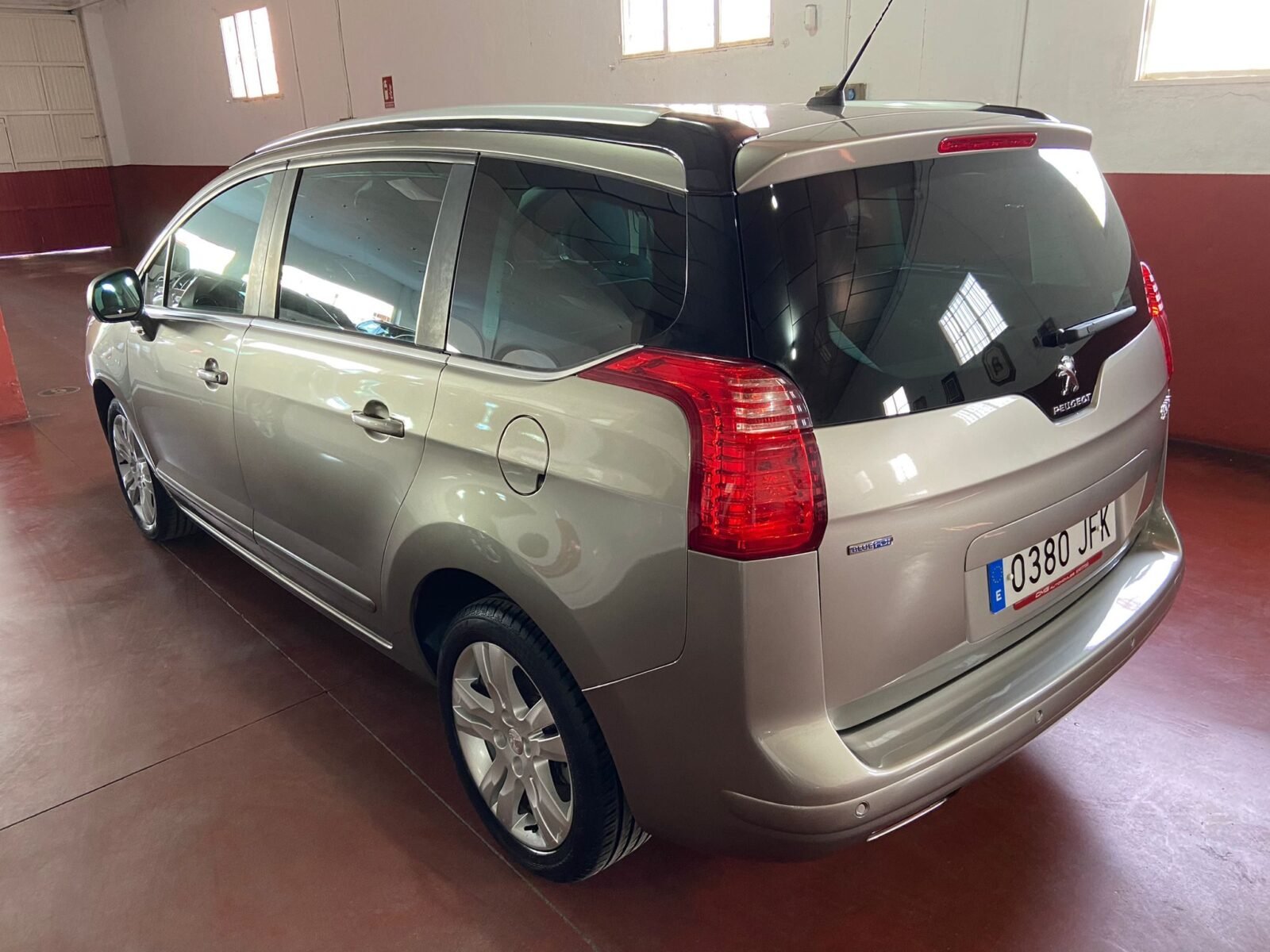 PEUGEOT 5008 1.6 HDI STYLE 7 PLAZAS