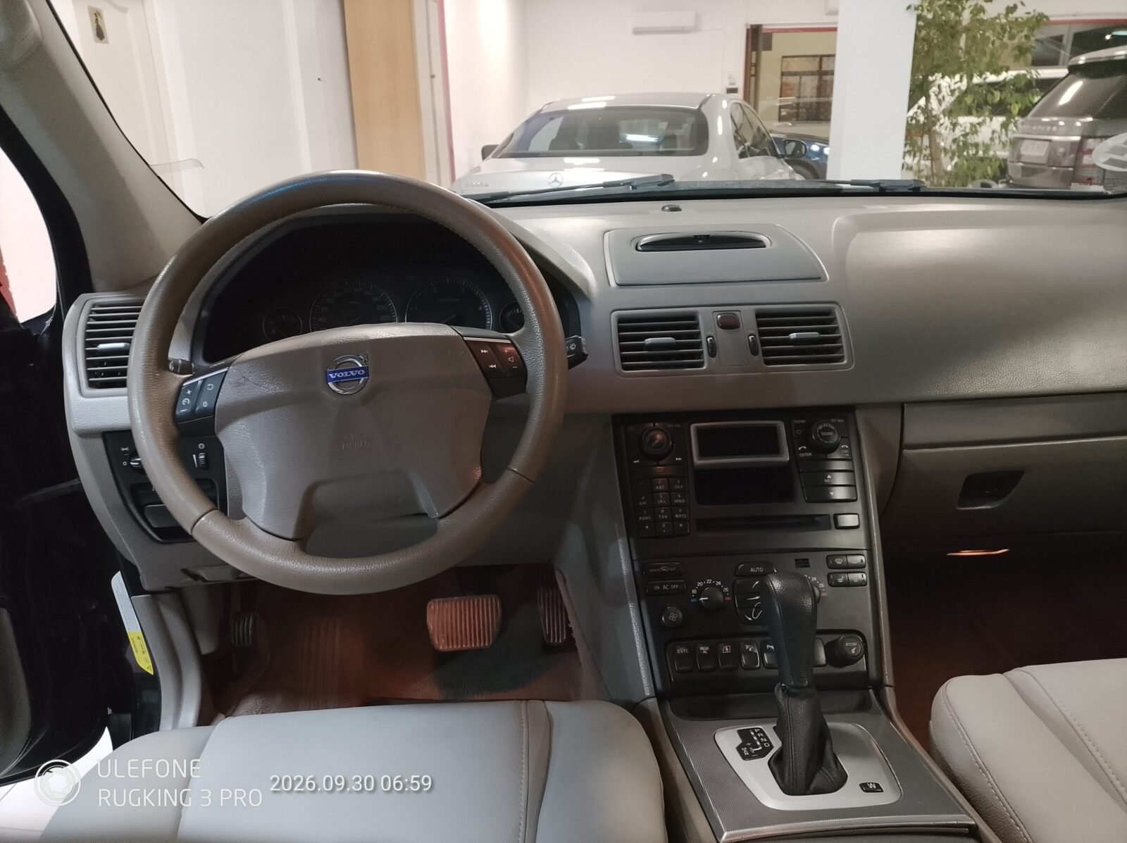 VOLVO XC90 D5 MOMMETUN